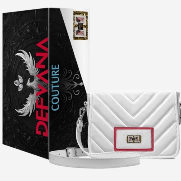 SIMON SAYS This FRIDAY Cohost SHOW. FAB jewelry, bags, clothes. Hot Giveaways. - Picture 10 of 13